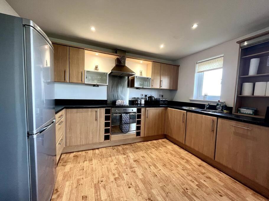 Beachfront Bliss With Spectacular Views Llanelli Exterior foto